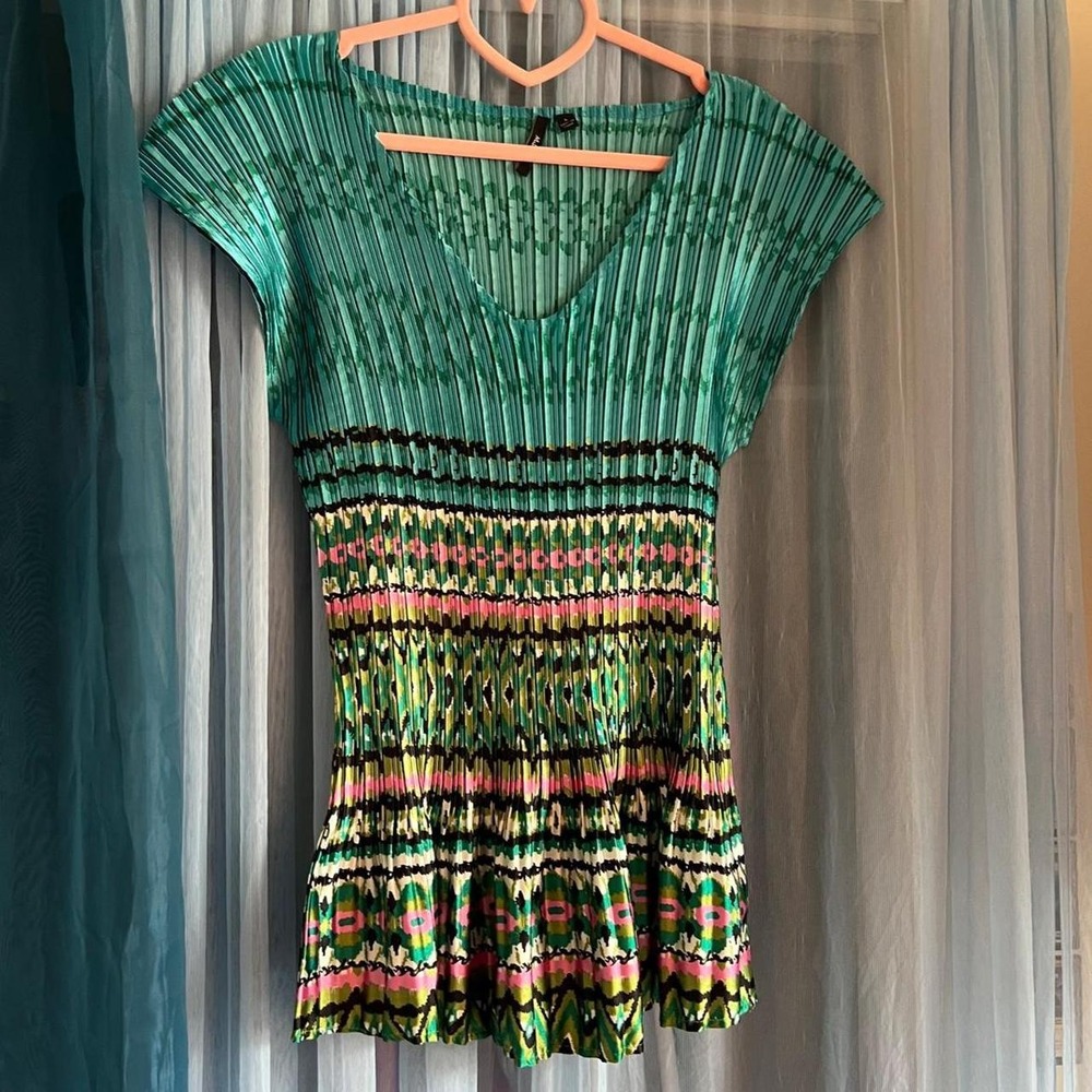 Pleated MILANO Geometric Print V-Neck Top